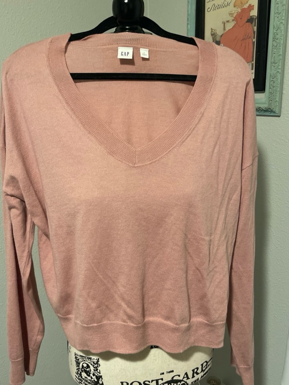 GAP Women's V-Neck Sweater in Blush Pink